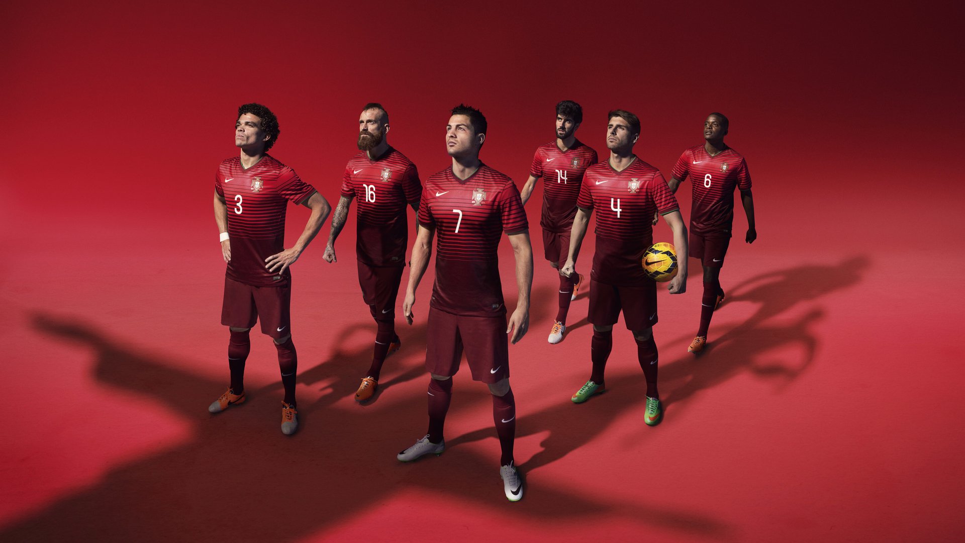 足球公益项目走进山区传递体育精神，公益足球标语